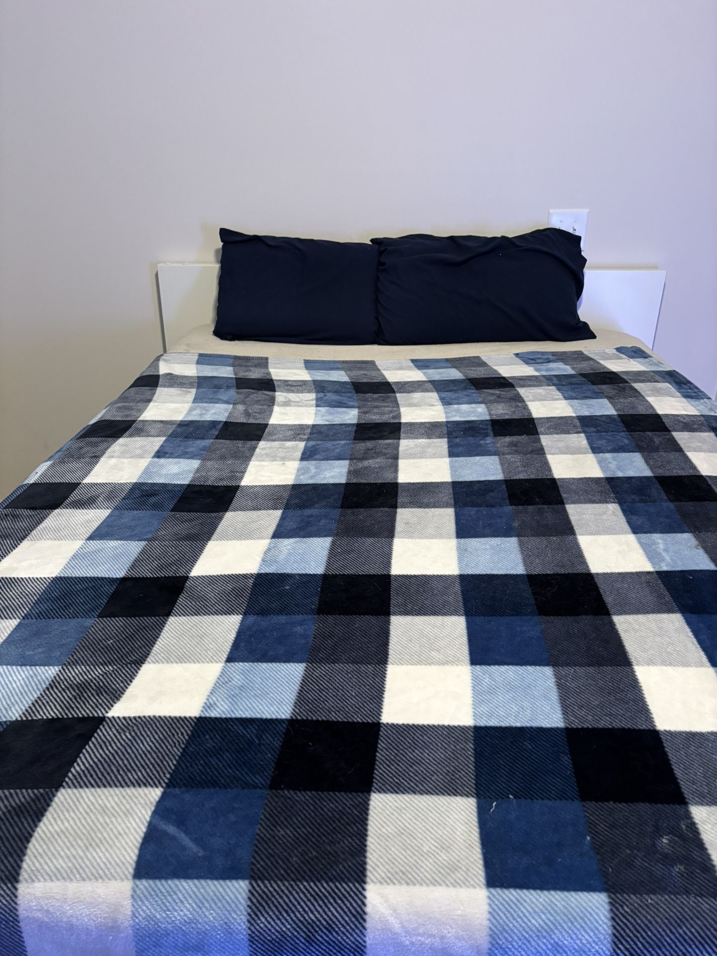 Ikea 4-drawer Queen Bed