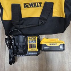 NEW Genuine DeWalt 20V 5AH Starter Kit With Bag
