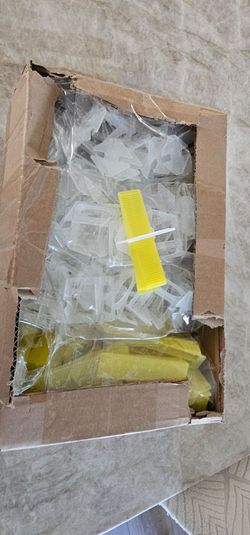 Tile leveling system