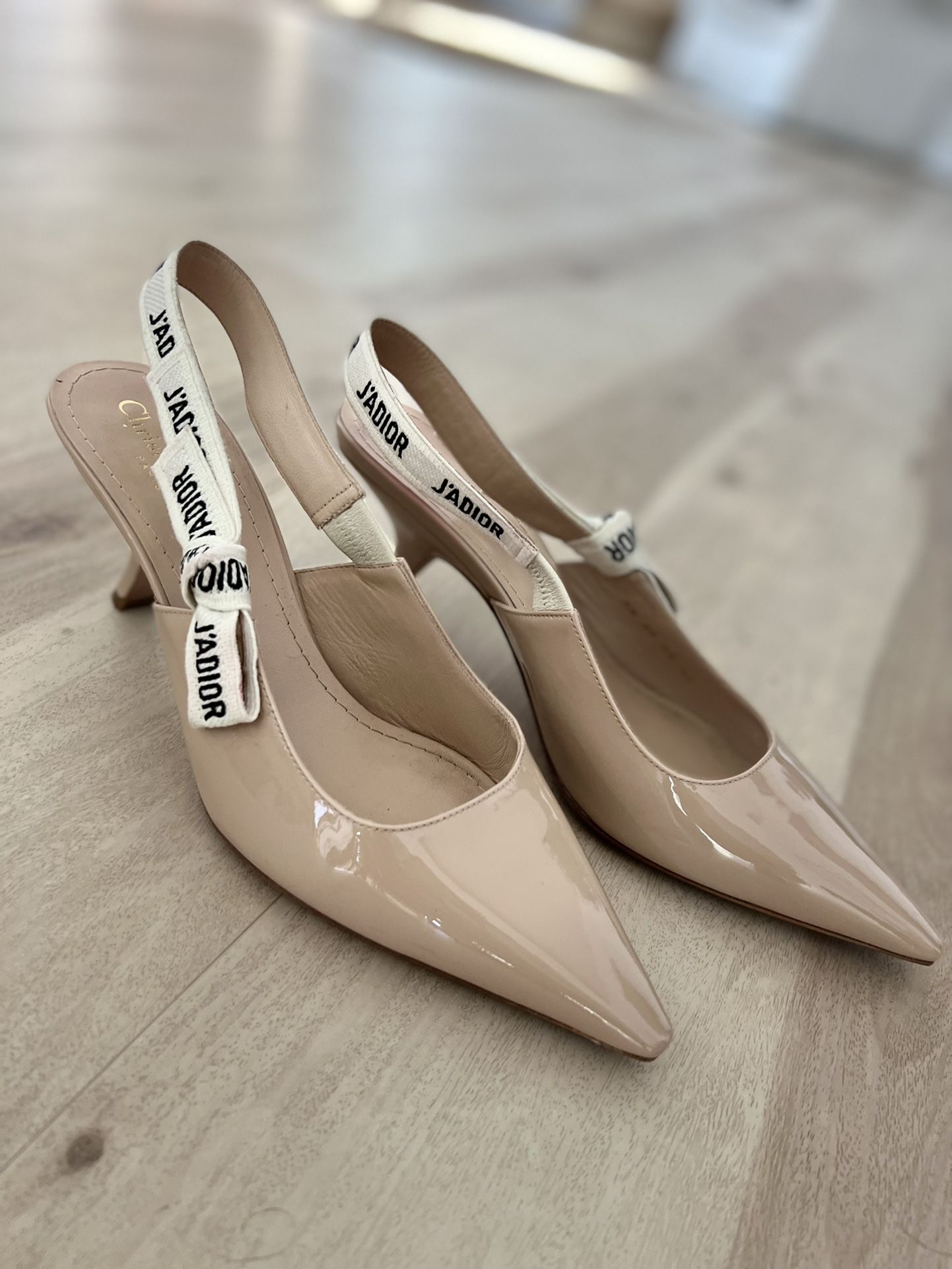 Dior CHRISTIAN DIOR Patent Leather Bow Accents Slingback Pumps Size: 10