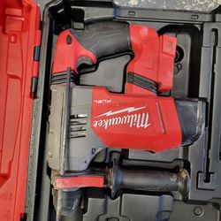 Milwaukee 1-1/8" SDS Plus Rotary Hammer With Bits