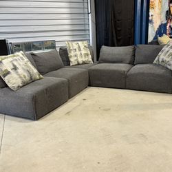 Gray Modular Couch- Free Delivery 🚚 