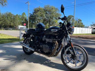 2022 Yamaha V Star / 2009 Triumph Bonneville SE