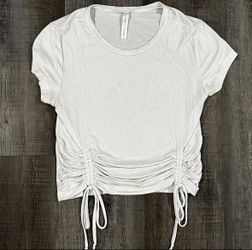 Juniors Medium White Ribbed & Cropped Tee