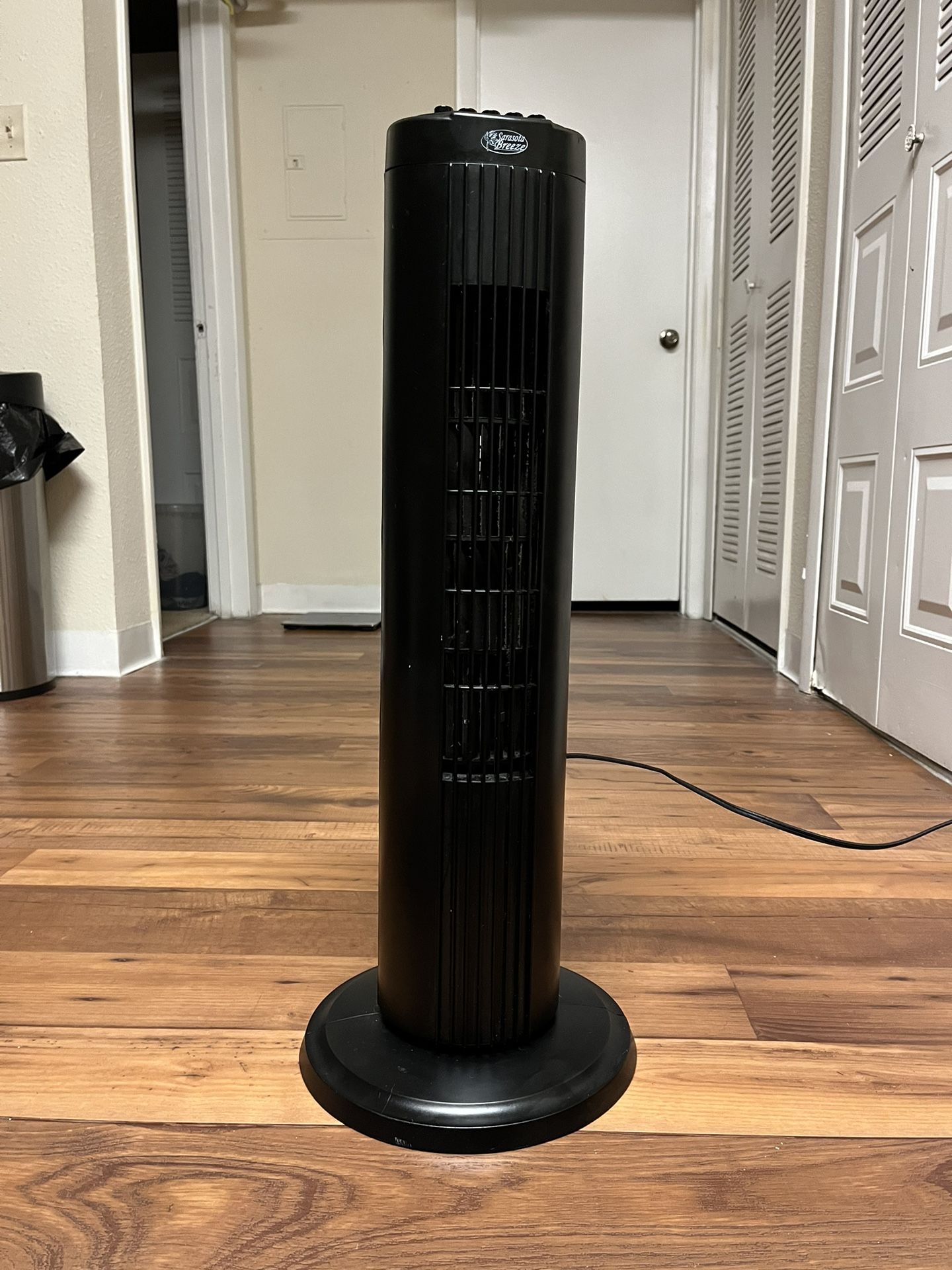 OSCILLATING TOWER FAN