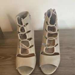 WOMEN SHOES. ( in Box )