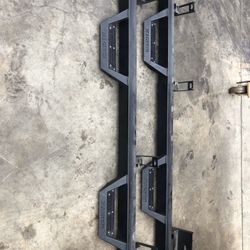 Magnum Running Boards/Sept Bars