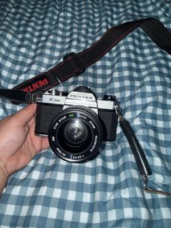 Pentax K1000 35mm Film Camera w/ 35-75mm Zoom Lens
