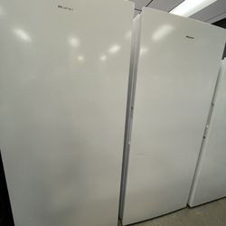 21 Cu Upright Freezer In White