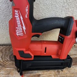 Milwaukee Finish Nailer 18 Gauge Fuel M18 Tool Only 