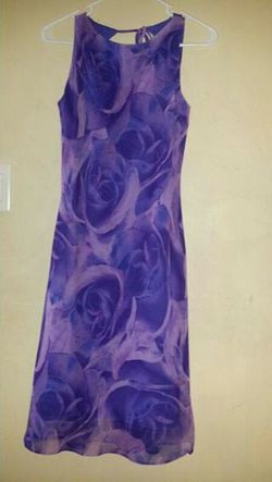 Beautiful purple Flowe Patterned Dress w/ Rounded Open Back Size 2