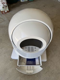Robot Cat Litter Box . White / Large