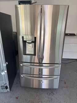 36 in. 28 cu. ft. 4-Door French Door Smart Refrigerator with Ice and Water Dispenser in PrintProof Stainless Steel  lmxs28626s