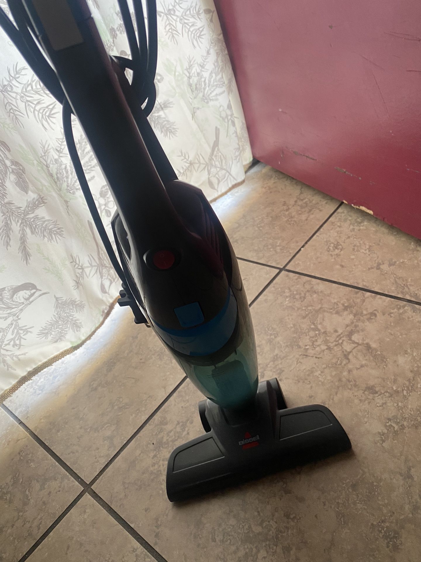 BISSEL LIGHTWEIGHT VACCUUM