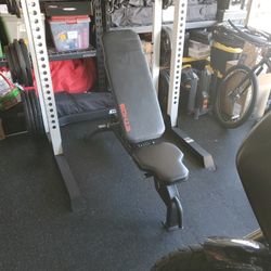 ADJUSTABLE FLAT BENCH 