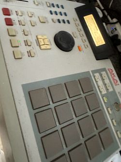 AKAI MPC 2000 XL - VERY GOOD CONDITION - FULLY OPERATIONAL