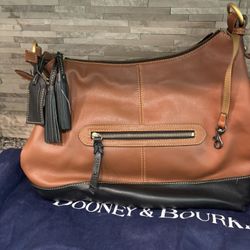 Dooney & Bourke Leather Large Handbag 