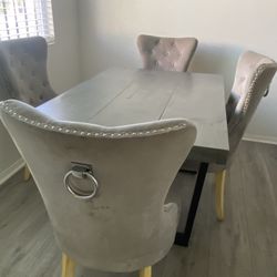 dining table with 4 chairs 250 dollars 