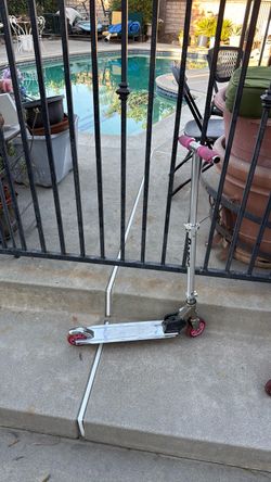 Pink Handle Scooter must pick up now or tomorrow