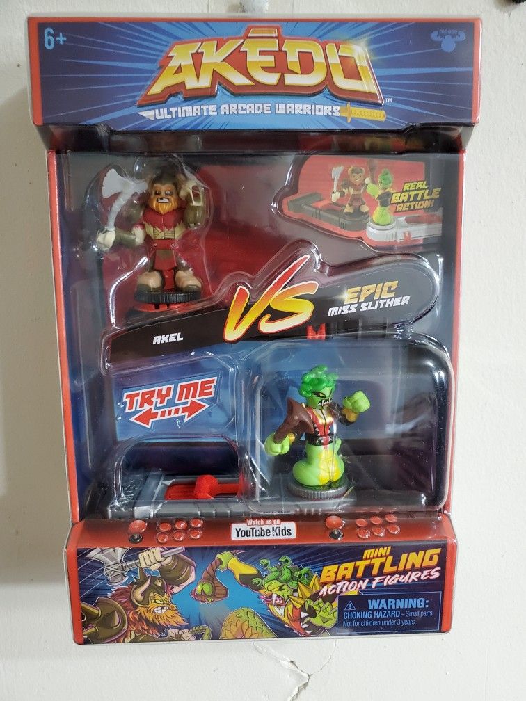 Akedo Ultimate Arcade Warriors Series 1 Axel VS. Epic Miss Slither Mini Battling