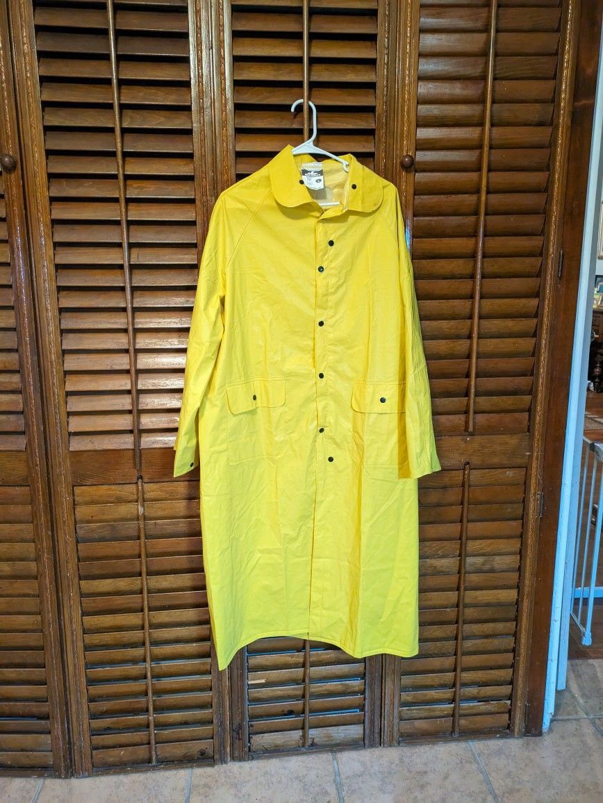 RAINCOAT ( SIZE LARGE )