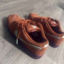Nike SB “Mystic Red” size 10