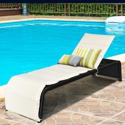 New Set Of 2 Lounge Chairs New In Box 