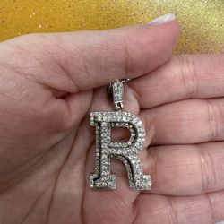 14k DIAMOND LETTER R 