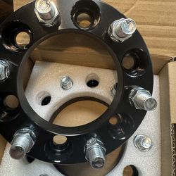 6-lug wheel spacers, 1 inch. Open box, look new.  Fits most: 	•	Cadillac Escalade 	•	Chevy Silverado / Tahoe / Suburban 	•	GMC Sierra / Yukon