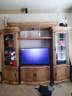 Entertainment center