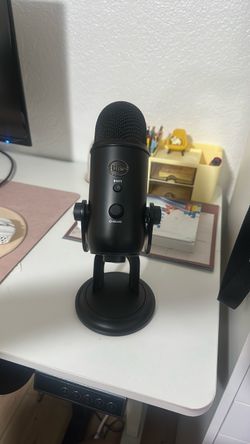 Blue yeti multi pattern condenser never used