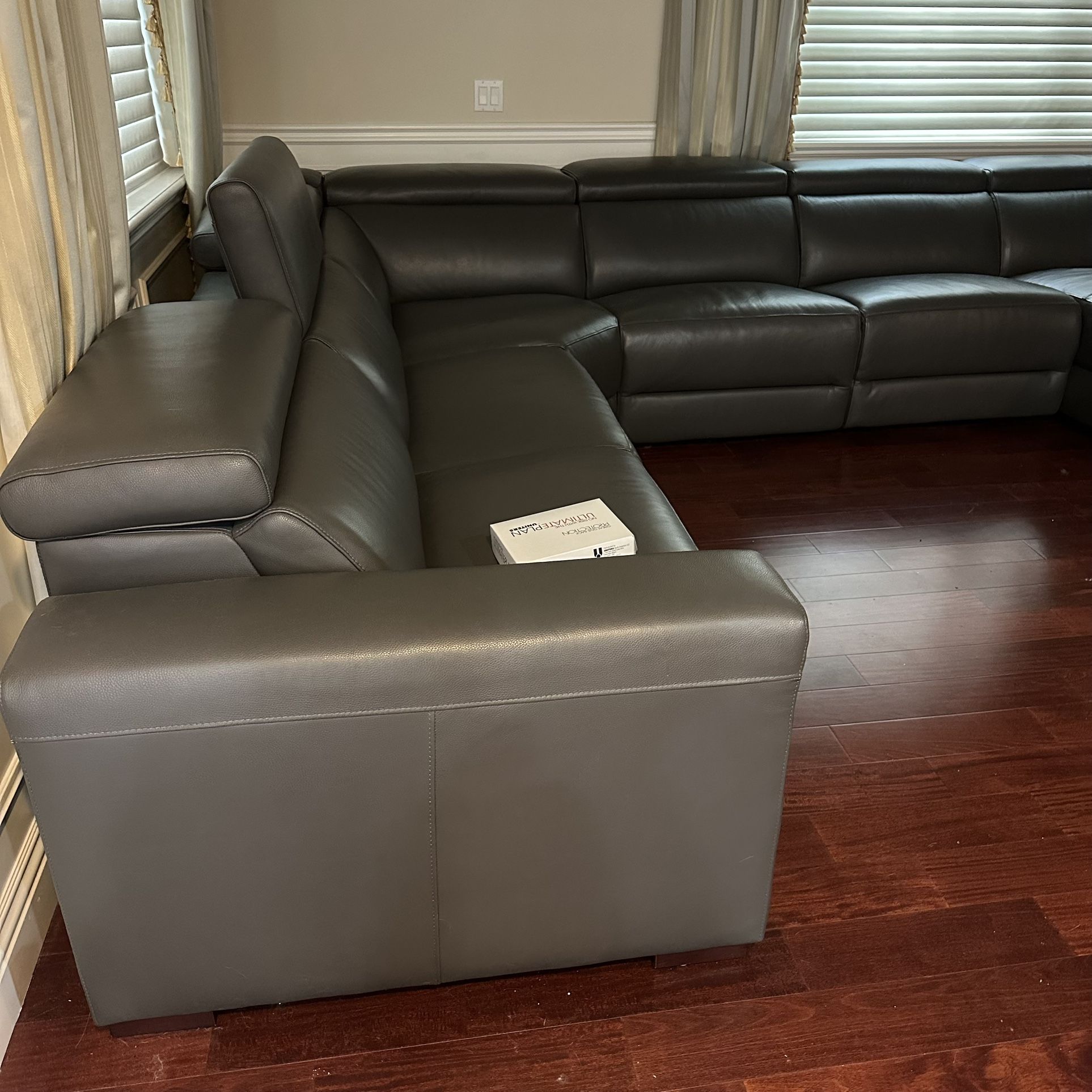 Leather Sofa 90% new