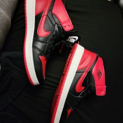 Jordan 1 Retro High OG
Satin Bred 