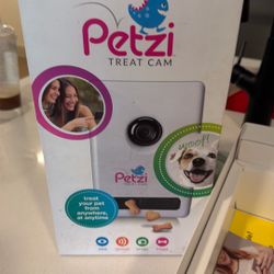 Petzi Treat Cam
