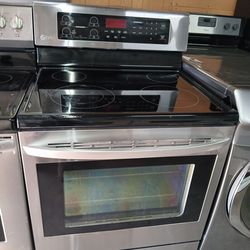 L/G glass top stove stainless steel everything works good 💯