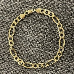 10KT GOLD FIGARO BRACELET