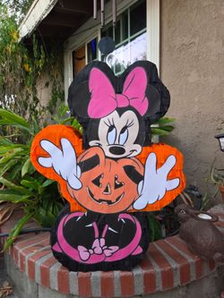 Glo's Custom Made Piñatas