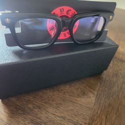 Luxury eye wear with SILVER accents 
Black color