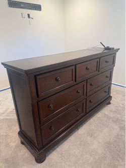 Chestnut wood dresser
