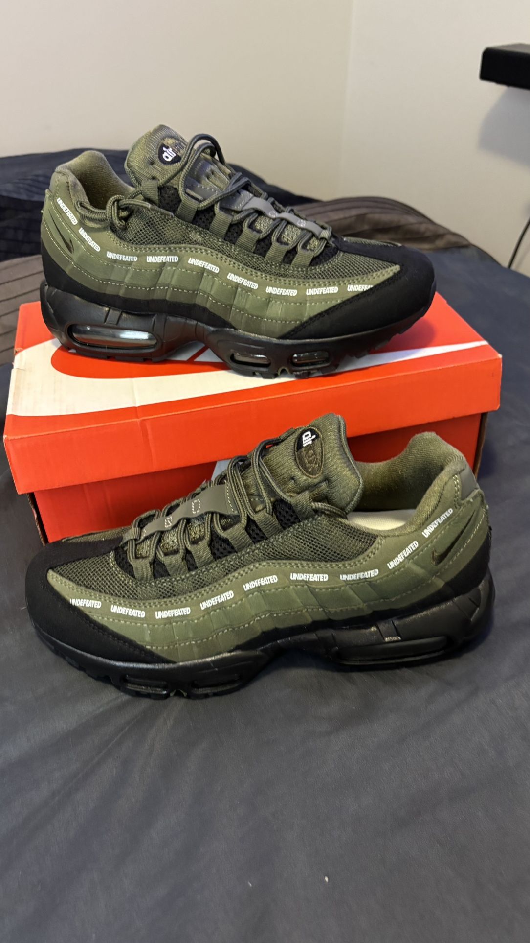 AIR MAX 95 UNDEFEATED  (SIZE 7)