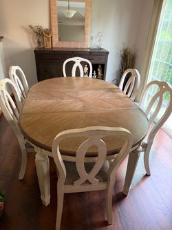 Convertible Dining Table/ Table & 6 Chairs