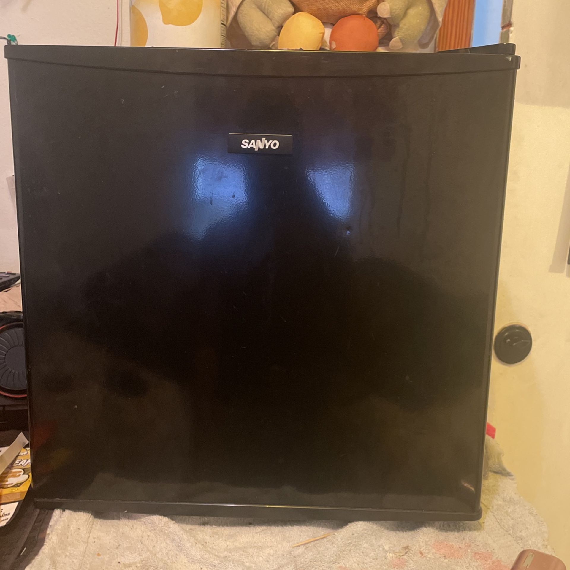 Sanyo Mini Fridge