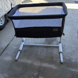 Free Ronbei baby bassinet