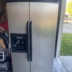 Kenmore Refrigerator W/ice Maker 