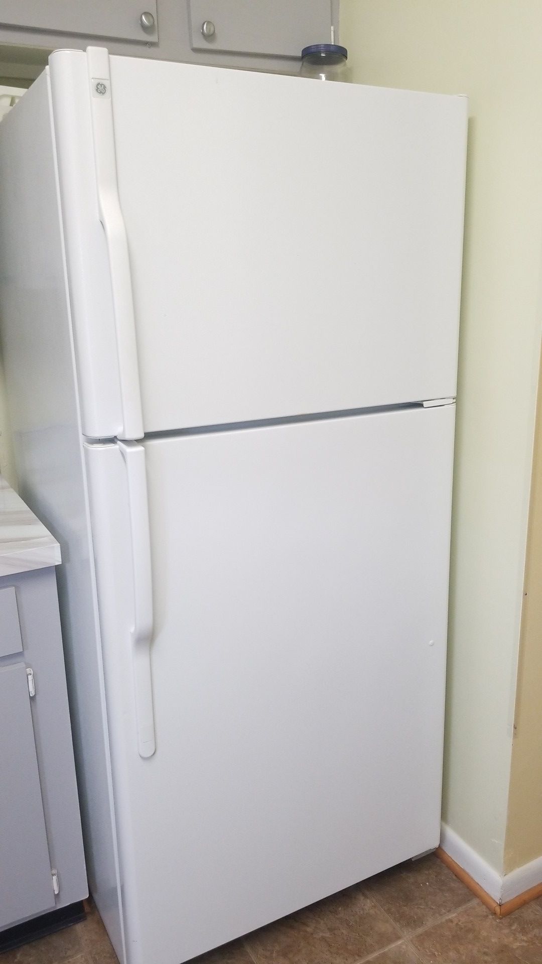 Refrigerator 'generally electric "(GE)