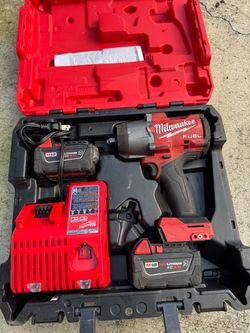 Milwaukee M18 1/2” Fuel Impact Wrench Kit