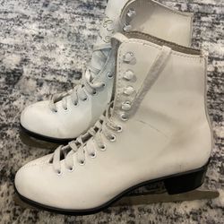 Ladies Skates Size 6
