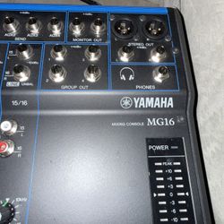 Yamaha MG16 Mixer 