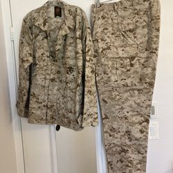 Usmc Camo Uniforms - Small And Medium Sizes