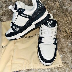 Tenis LV